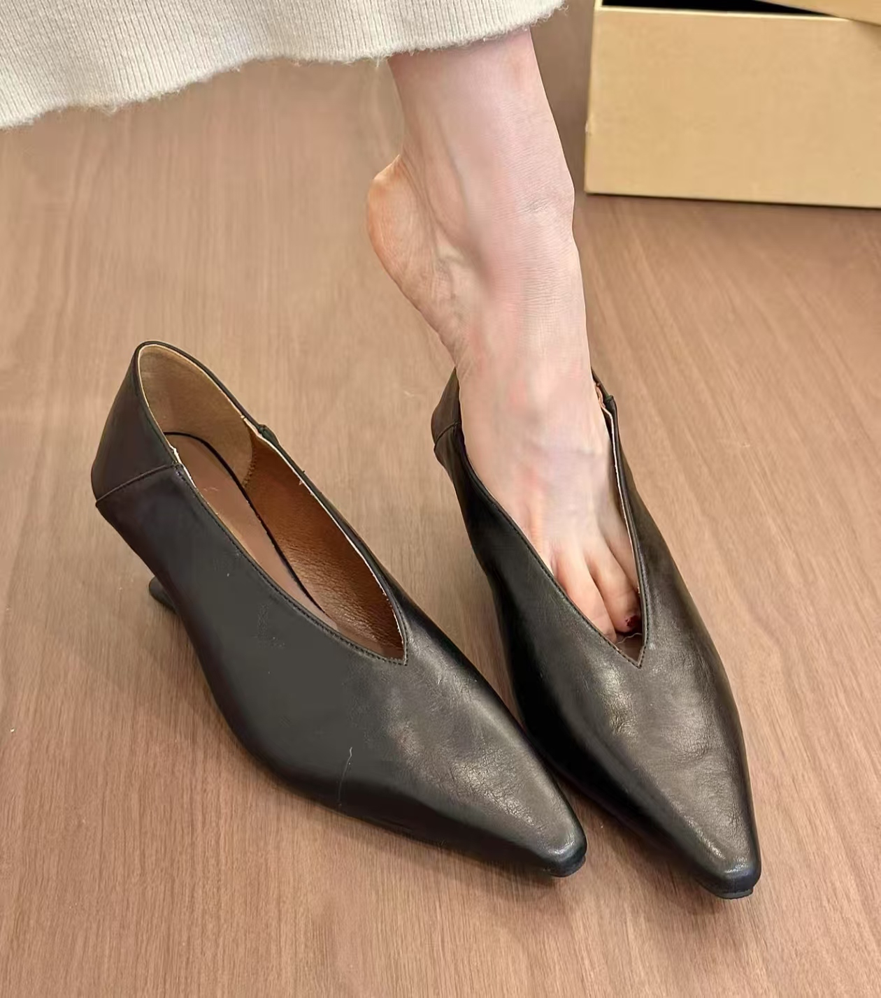 French Black Patent Leather Bo - đánh giá và giá Leatherwork In French